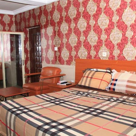 Aquatic Suites & Apartments Aliayabiagba Buitenkant foto