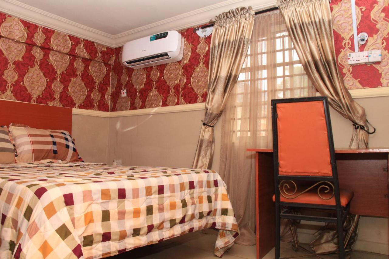 Aquatic Suites & Apartments Aliayabiagba Buitenkant foto