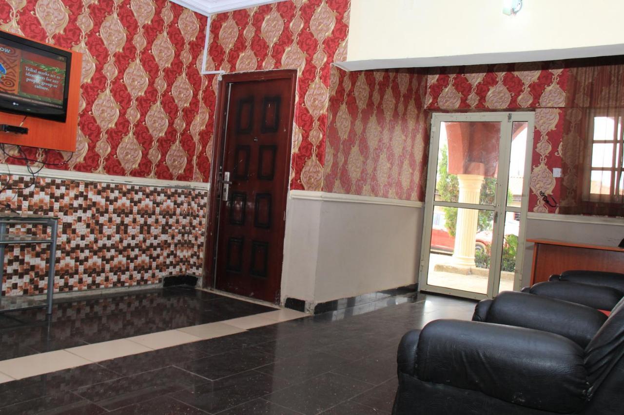 Aquatic Suites & Apartments Aliayabiagba Buitenkant foto